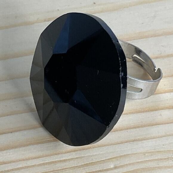 Jet Black Faceted Oval Acrylic Silver Tone Adjustable Band Ring - Picture 2 of 6